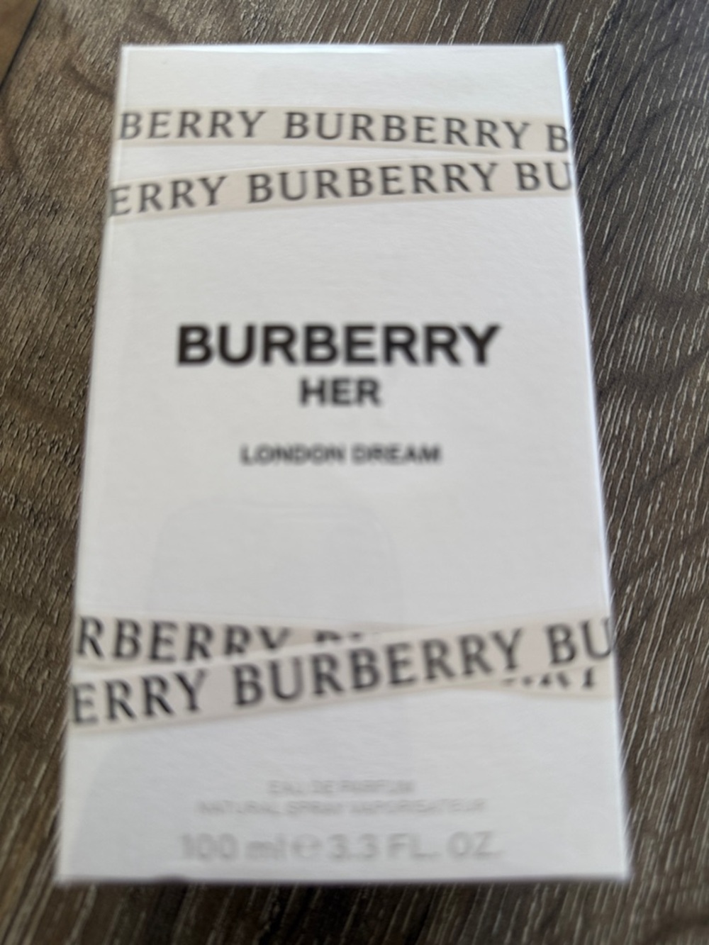 Burberry White and Black Her London Dream Gift Box